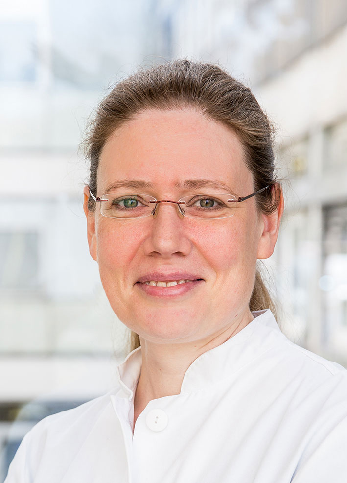 Prof. Dr. Nadine Schlüter ist Direktorin der Klinik für Zahnerhaltung, Parodontologie und Präventivzahnmedizin an der Medizinische Hochschule Hannover (MHH).