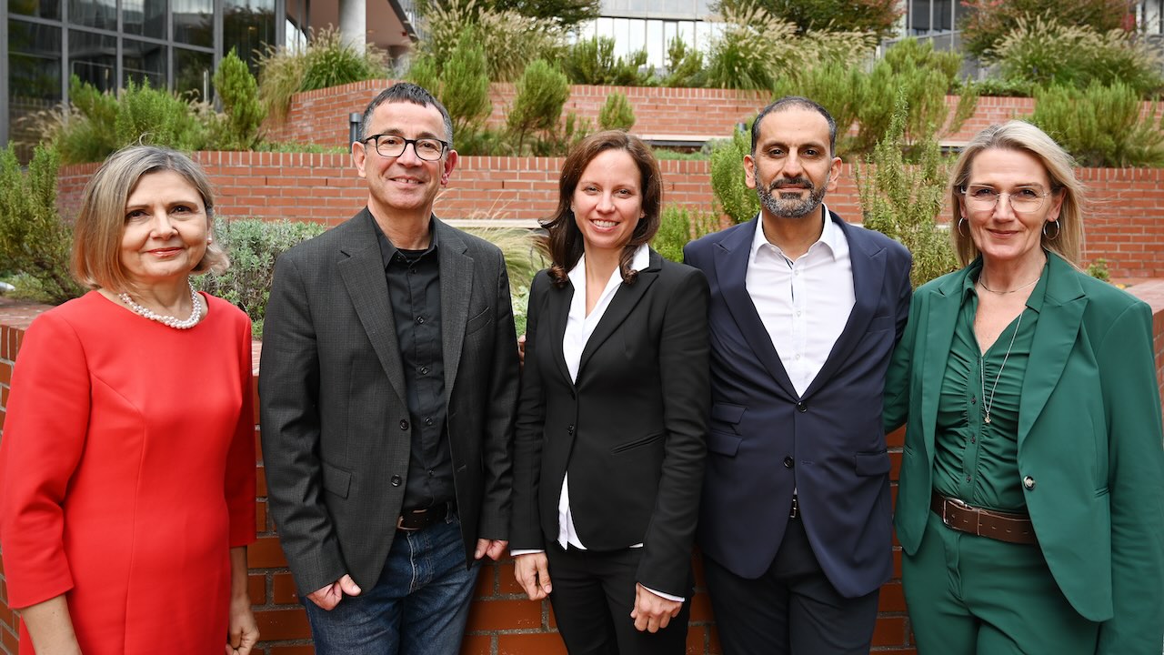 Der Vorstand der BZK Stuttgart (von links): Dr./Med.Univ.Budapest Edith Nadj-Papp, Dr. Eberhard Montigel,Dr. Florentine Carow-Lippenberger, Dr. Ali Reza Ketabi, und Dr. Jutta Vischer.